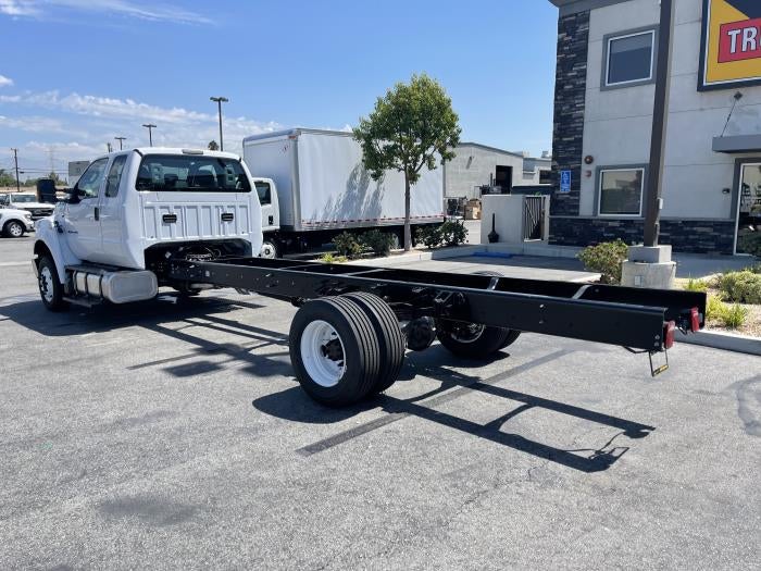 2027 Ford F-650 Standard