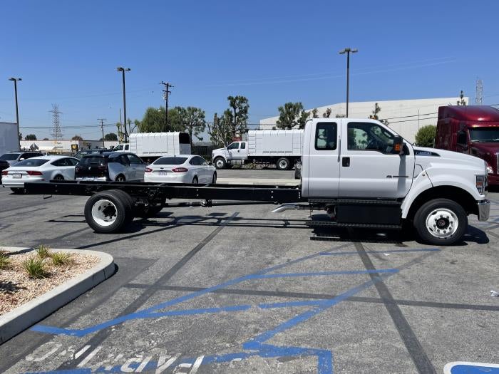 2027 Ford F-650 Standard