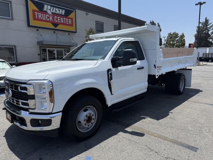 2026 Ford F-350 Super Duty Chassis Cab XL - Photo 2