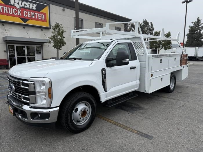 2025 Ford F-350 Super Duty Chassis Cab XL - Photo 2