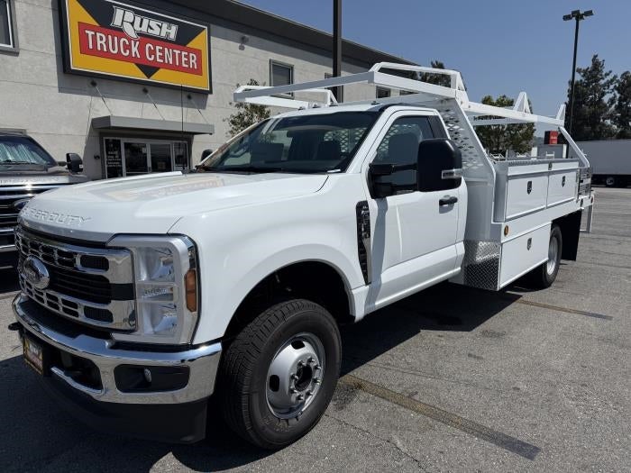 2025 Ford F-350 Super Duty Chassis Cab XL - Photo 2