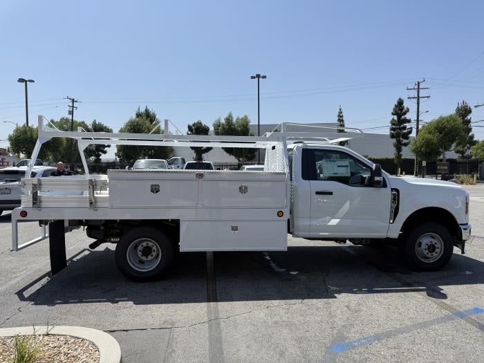 2025 Ford F-350 Super Duty Chassis Cab XL - Photo 7