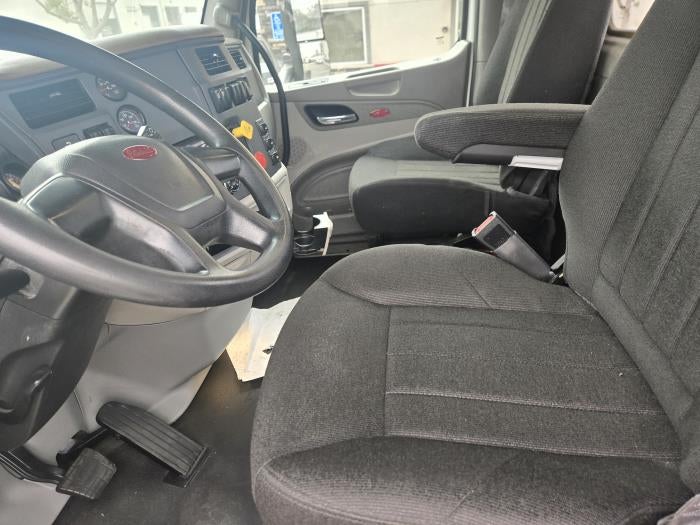 2019 Peterbilt 579 Base