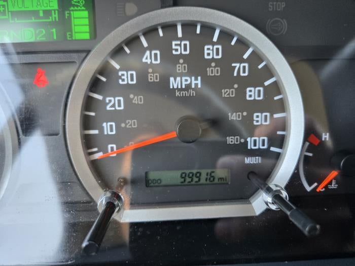 2022 Isuzu NPR-XD Base