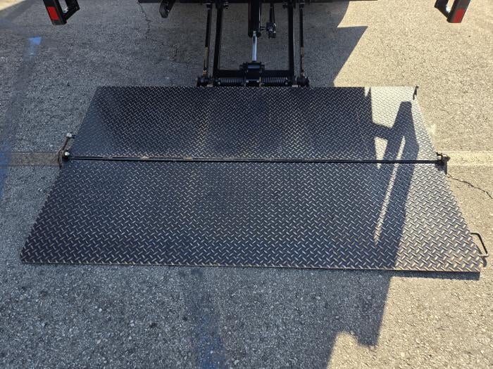 2022 Isuzu NPR-XD Base