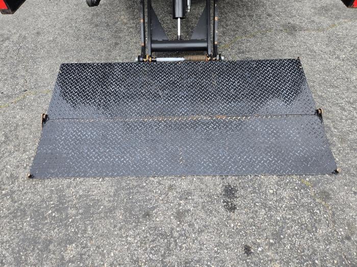 2022 Isuzu NPR-XD Base