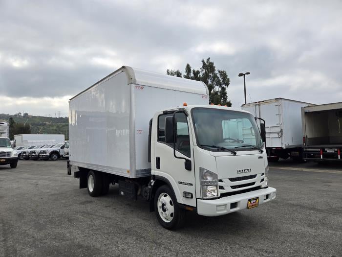 2022 Isuzu NPR-XD Base