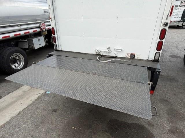 2023 Isuzu NRR Base